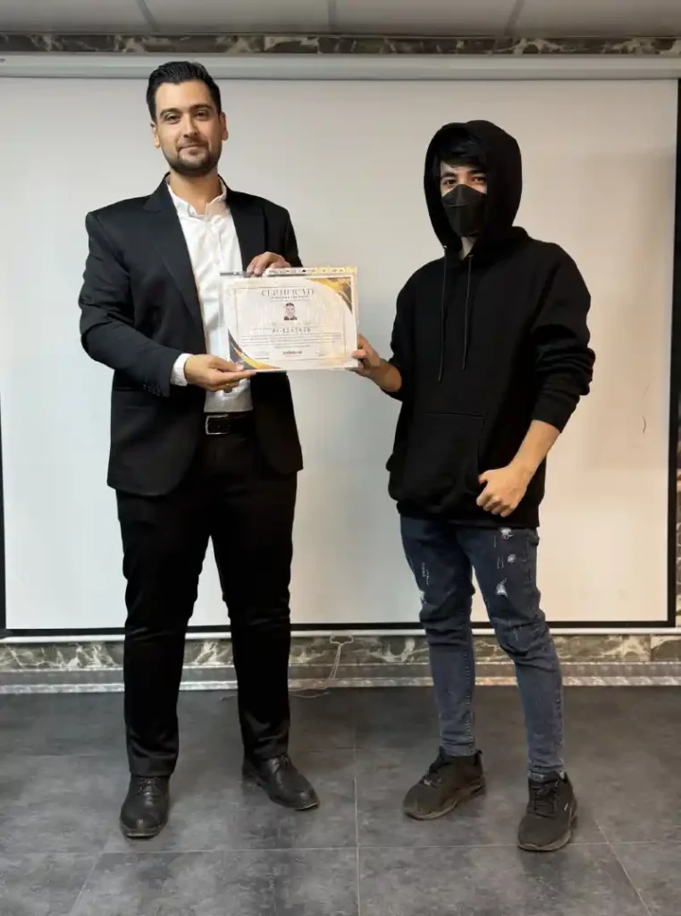 parsa ghorbanian | اختتامیه دوره بیست و یکم مدرسه پرنیان