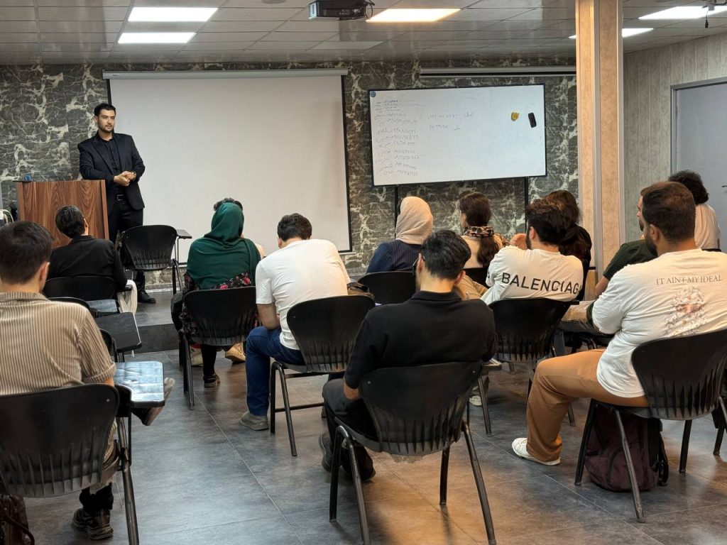 پارسا قربانیان، مدرسه پرنیان